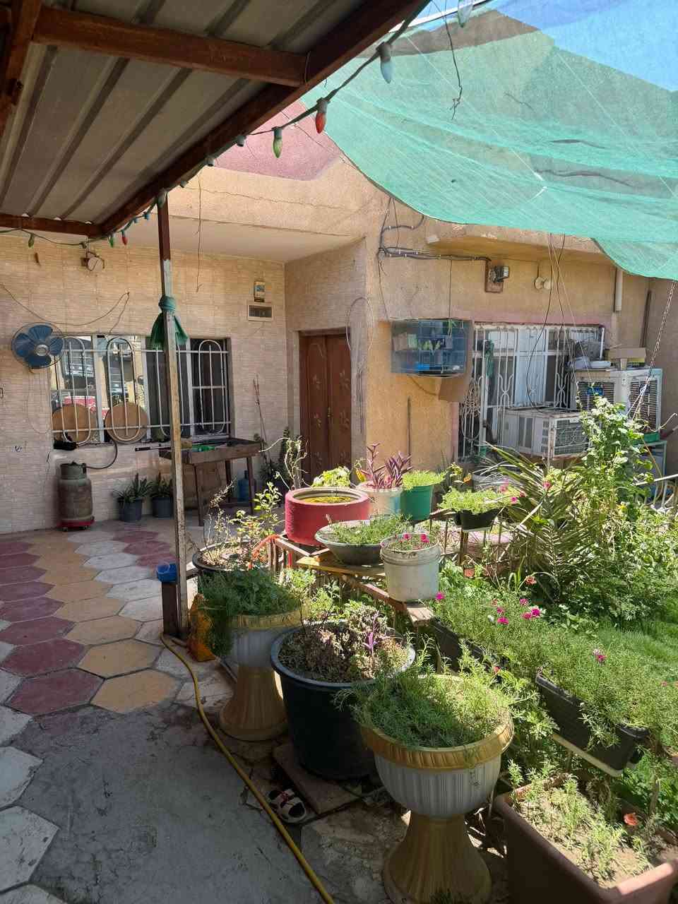 السلام بيت للبيع في الجمعية طابو صرف ثاني شارع خلف أسواق الكفيل في الربع الأول متنزه الجمعية الكبيرة أمام البيت قريب على مدرسة عمان الابتدائية مساحة البيت 240 متر البيت بناء قديم حاليا البيت فيه مؤجر للاتصال على الرقم ***********
