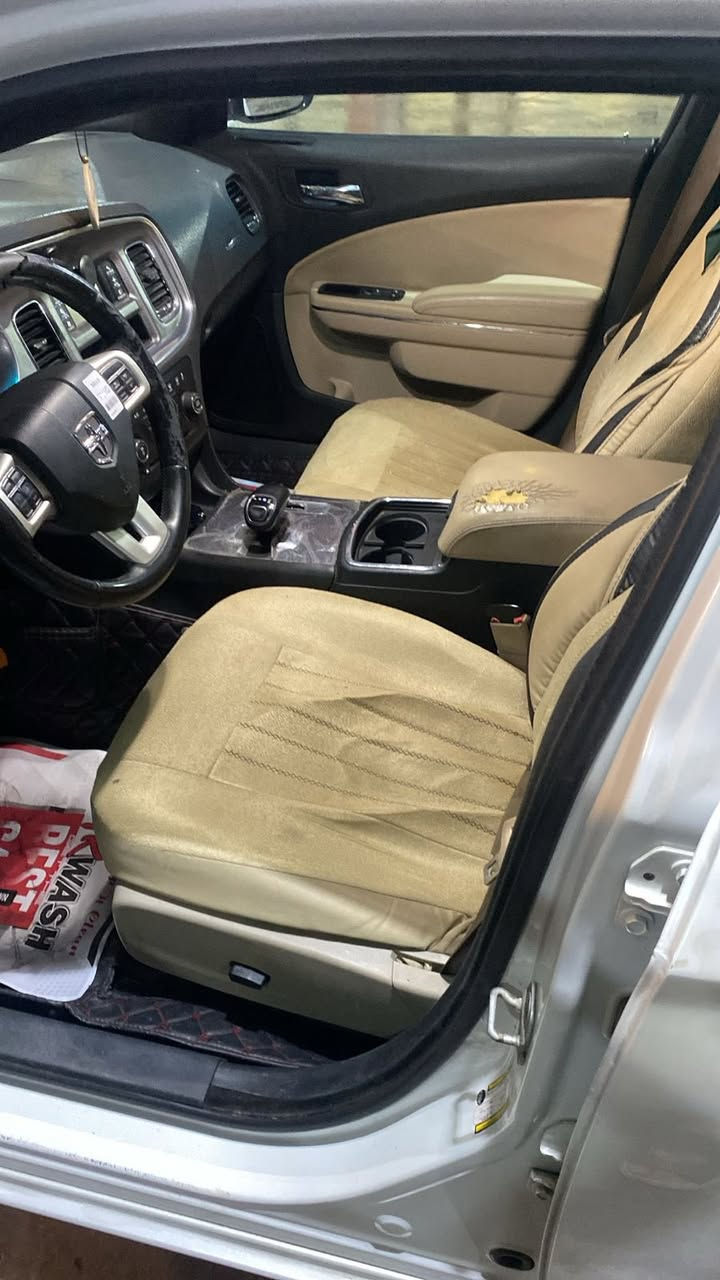 سلام عليكم 
جارجر 2014  حديدة كفاله عامة  بيها فقط رش الجاملغ الخلفي بدون ضربط سبب زلغ فقط سيارة خليجية 
جديدة ب معنى الكلمة السيارة بيها حجز للتسجيل حجزها 4/1 بعد اسبوع 
للبيع فقط ومستعجل ع بيع سيارة 6 سلندر كير طيارة باقي اي استفسار ***********
السعر88 بيها مجال بصيط
