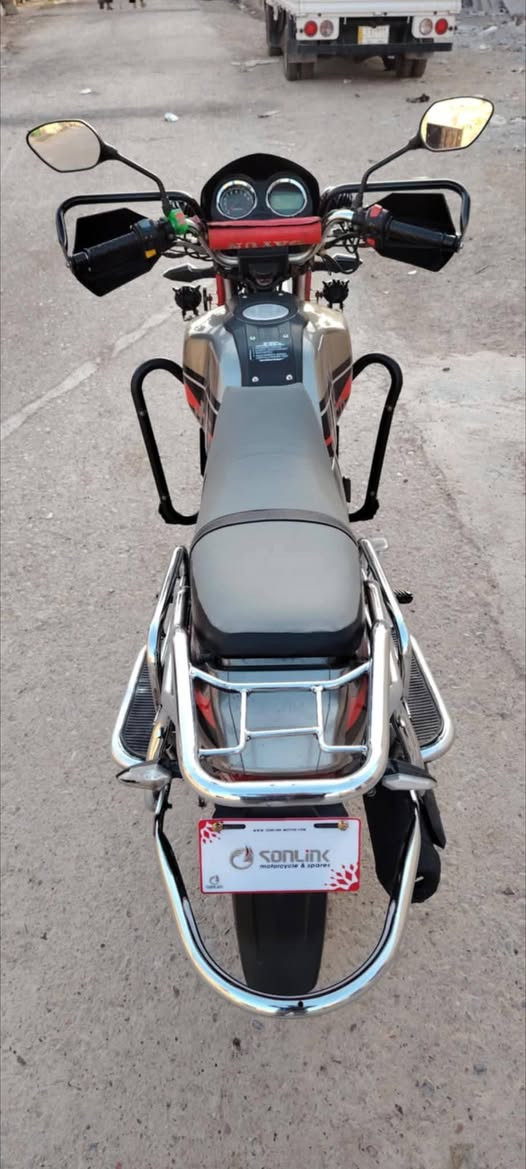 السلام عليكم . دراجة هونتر عالي ٢٠٢١ نظافة خير من الله مزودة بالكامل اللون مميز 
السعر مليون و٤٠٠ الف وبيها مجال 
العنوان بغداد 
باقي التفاصيل اتصل ***********
