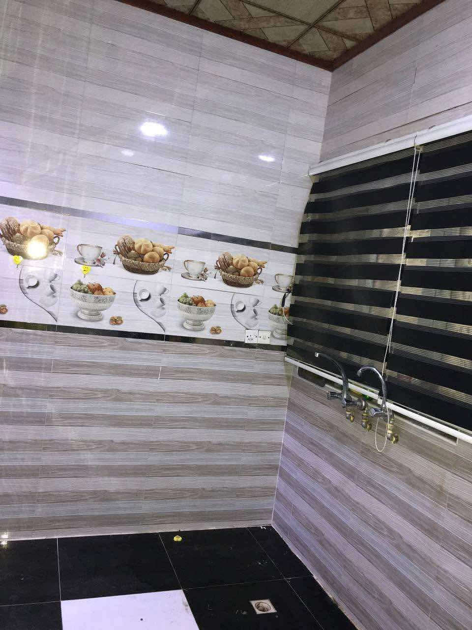 شقه ايجار في حي السكر قرب ساحه الغاز
تحتوي غرفه واحده بدون هول ومطبخ وصحيات
الاتصال ع رقم 
***********
