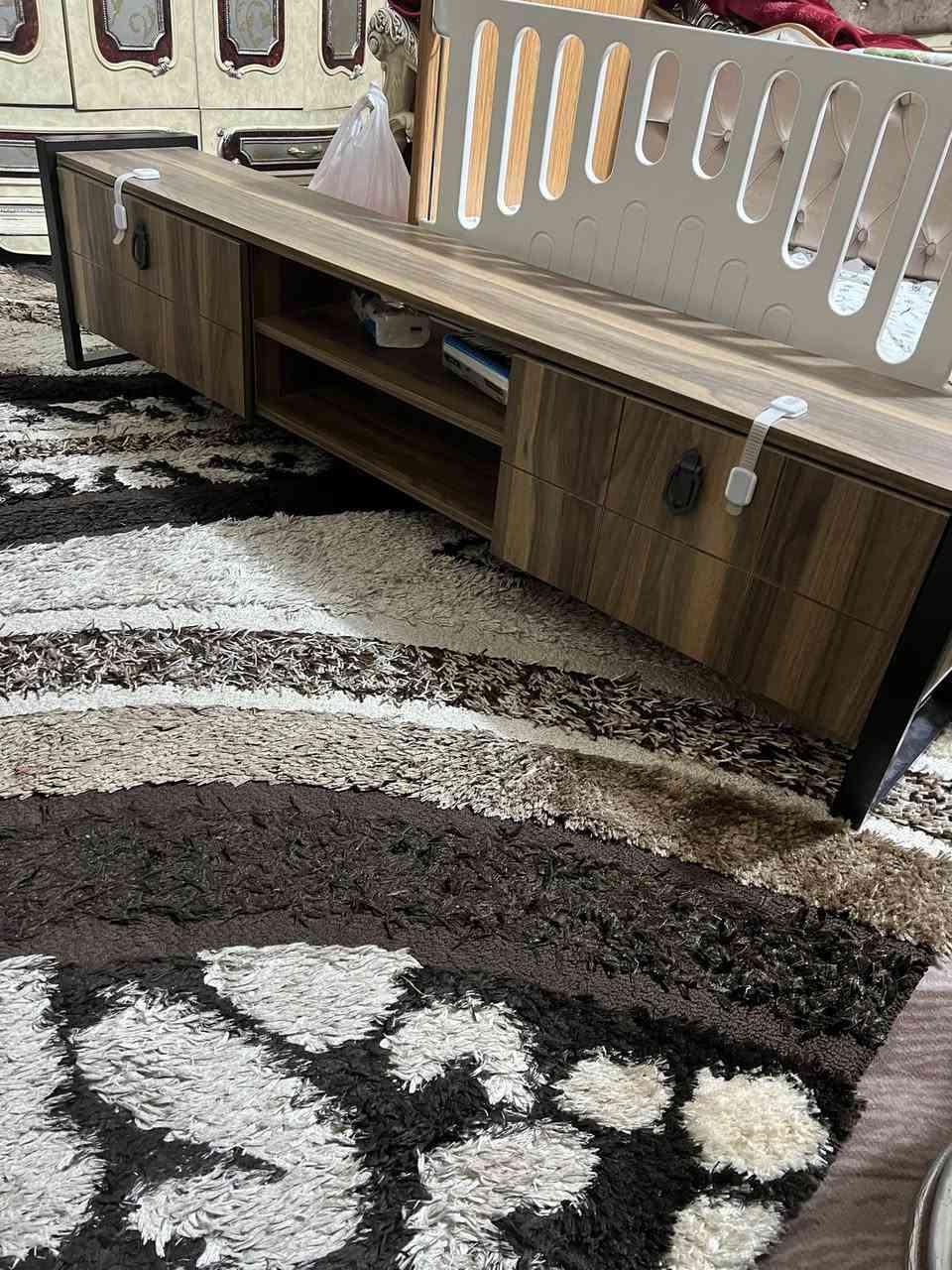 غراض منزل للبيع/
كنتور صاج ب230 وبي مجال 
تخم مستعمل ب٢٩٠ وبي مجال 
ميز بلازما ب ٩٠ مامستخدم جديد بي مجال قليل جداً
قريولة نفر واحد ب٩٥ وبي مجال
كاروك او قريولة طفل ب١٣٠ 
للاتصال او الاستفسار/***********
عنوان كربلاء_سيف سعد
