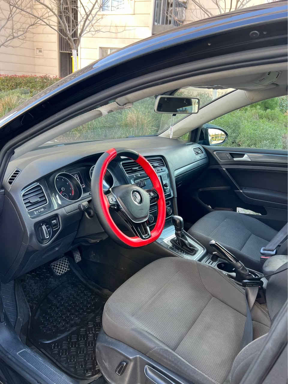 گۆڵف tsi
مۆدێل ٢٠١٩
سعر ١٣٥ مەجال
فول مواسەفات بەس سڵایت نیە 
٢ پارچەی بۆیاخە 
گێر و مەکینە و کارەبای بەشەرت نەکراوە و بێ عەیب
فەحس و سەنەوی و هەموو شتێکی تازەیە و تەحویل و غرامە بە شەرت 
لە سلێمانیم  *********** السليمانية, العراق
