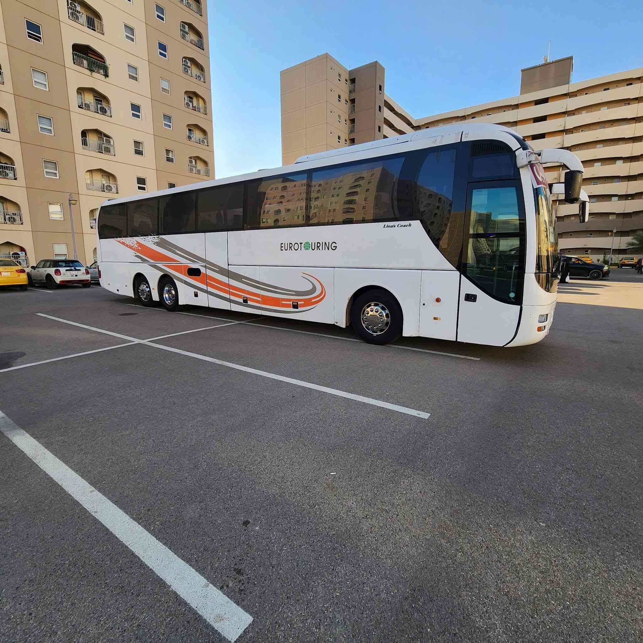 السلام عليكم مان للبيع 2005 بدون R جاهزه للعمل كير مكينه كلج تبريد ثلج كله كفاله مكينه بلكارتون 56 نفر جاهزه عنوان بغداد بلديات ***********
