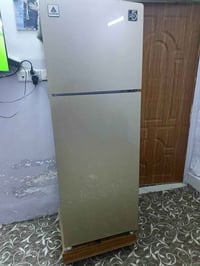 ثلاجة جديدة • حجم ٢٥٠ • قرب جامعة فريحه
