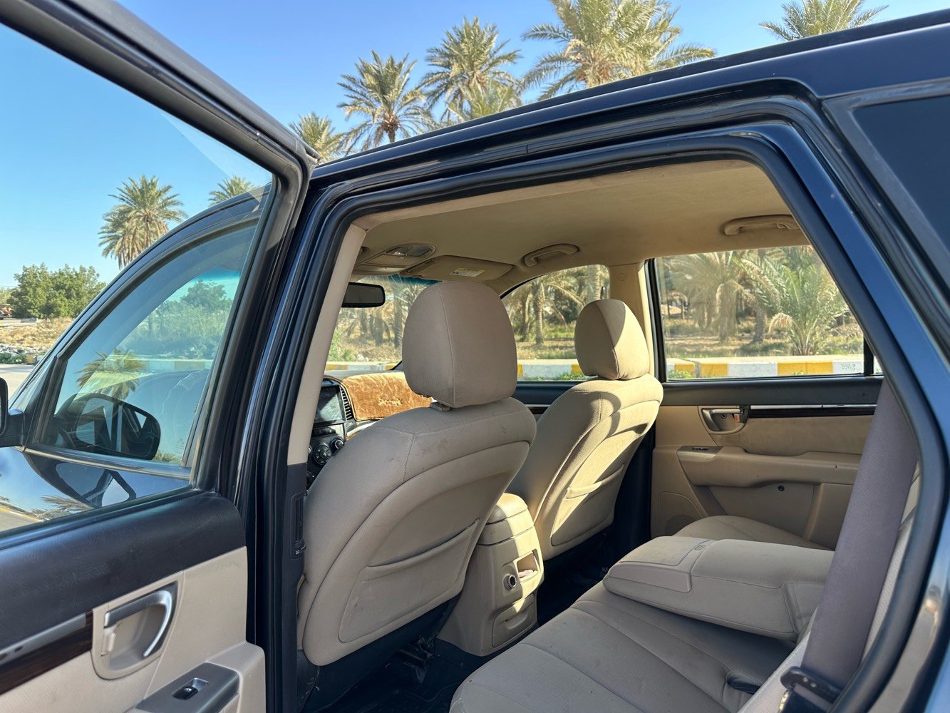 السلام عليكم سنتافي ٢٠١٢ امريكي
رقم بغداد انكليزي بسمي
تخم تاير 
باتري جديد 
تبريد ويا السويج 
داخل بيجي 
تبريد قطعتين 
السياره جديده بمعنى الكلمه 
مكينه ٢٤٠٠ 
لون حبري 
حداديه جديده شرط الفحص 
السياره بيها صبغ ربعين الباب 
وحادث امريكا بنيد وجاملغ 
سنويه جديده 
هزه جديد 
عنوني بابل الحله 
رقمي ***********
السعر ١٢٥ وبيها مجال
شنو موديل السيارة وسنة الصنع؟: 
٢٠١٢