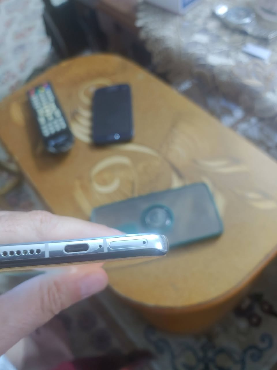 هواوي  P40 Pro ذاكره 256 ننيف جدا ماعدا الظهر من لاسفل ملحوم لانه جان كافع وياه كفر
السعر 250 الف قفل قفل قفل
للاتصال 
***********
يوجد توصيل لكل العراق
