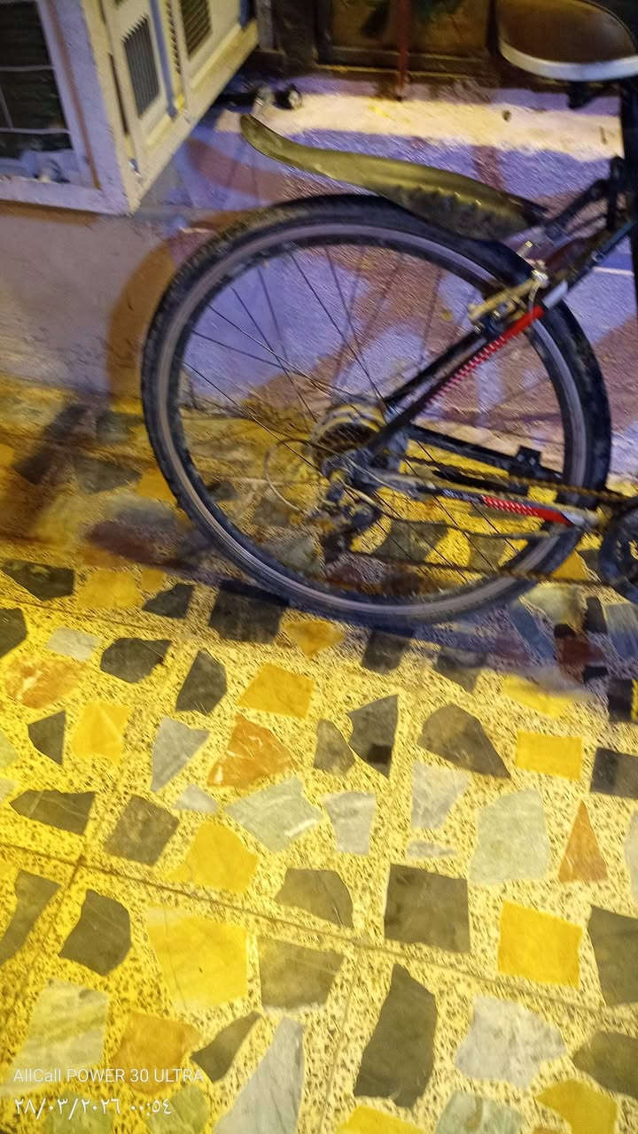 السلام عليكم بايسكل شحن  رياضي حجم 27 بايسكل كلش حلو شاحنه موجوده  فقط بطاريات تهبط سعره 150 الف  مكاني بغداد مدينه الصدر رقم ***********
