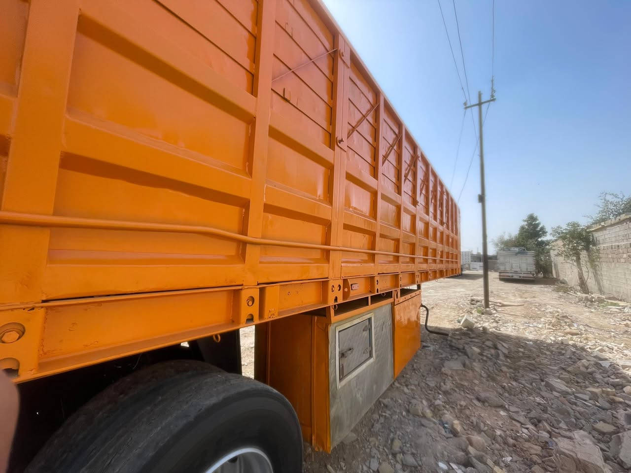 السلام عليكم عربانه للبيع حداديه قديمه شاصي ١٦ دناكير ١٤      تايرات فوك النص عمر   المكان بغداد    للاستفسار ***********63
