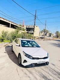 للبيع سيراتو موديل 2024 ماشيه 15 بأسمي مكفوله كفاله عامه مدوشمه عام سي...