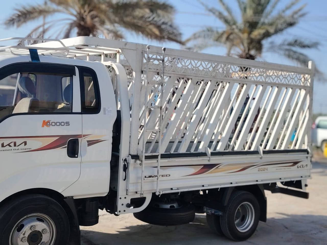 سلام عليكم كيا للبيع موديل 2023
مكينه وكير وكسن مكفولات تبريد شغال 
السياره فول  تبريد شغال ع وضع الشركه
***********

