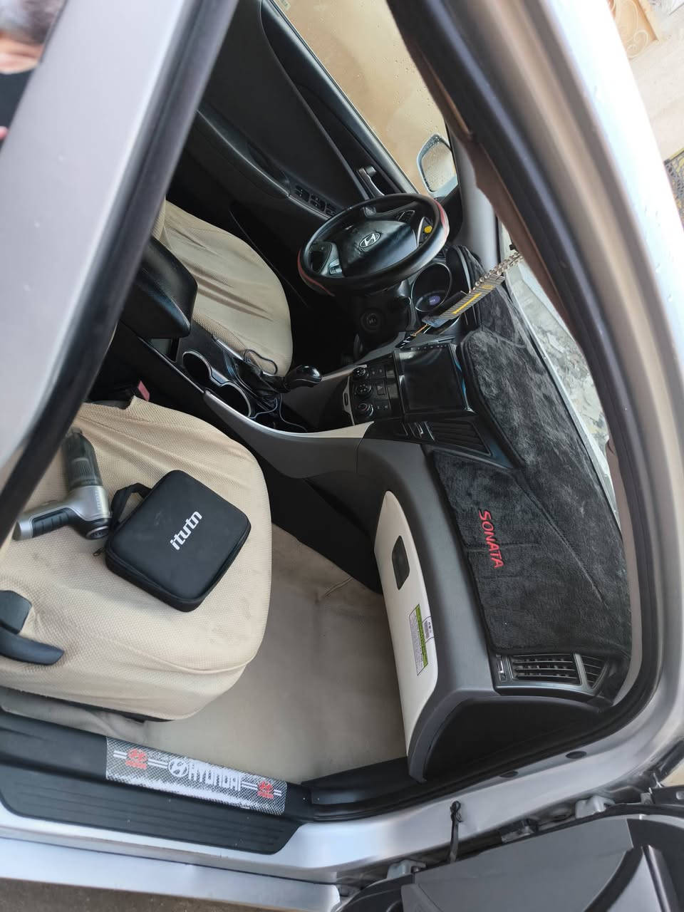 سوناتا 2014  امريكي  السيارة جاهزة من كلشي تبريد تدفئة كير مكينة شرط التحويل راعيها بصرة 
وأنه مكاني بصرة .ضربتها جاملغ وبنيد  رقمها الجديد الإنكليزي

السعر 98 بيها مجال كلش بسيط
الرقم :***********
