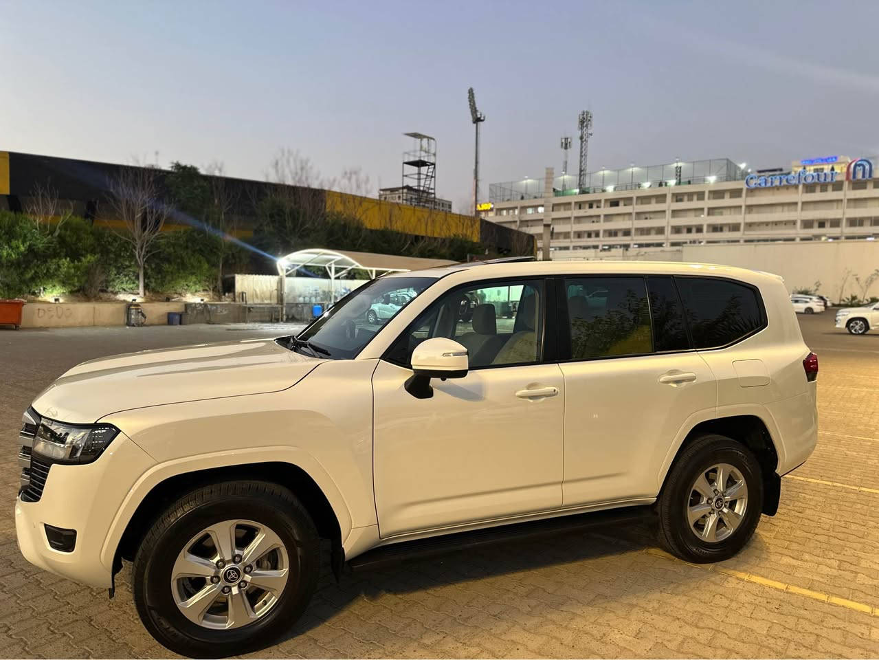 Landcruiser( 2023 GX-R)( ده ره جه ٣)
سلايت 
به سمه 
ثلاجه
كوشن كاره با
سعر: ٥٨٨$
ژماره ي موبايل:*********** أربيل, العراق
