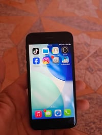 ايفون SE • ٦٤ جيجا • بطارية ٧٦%