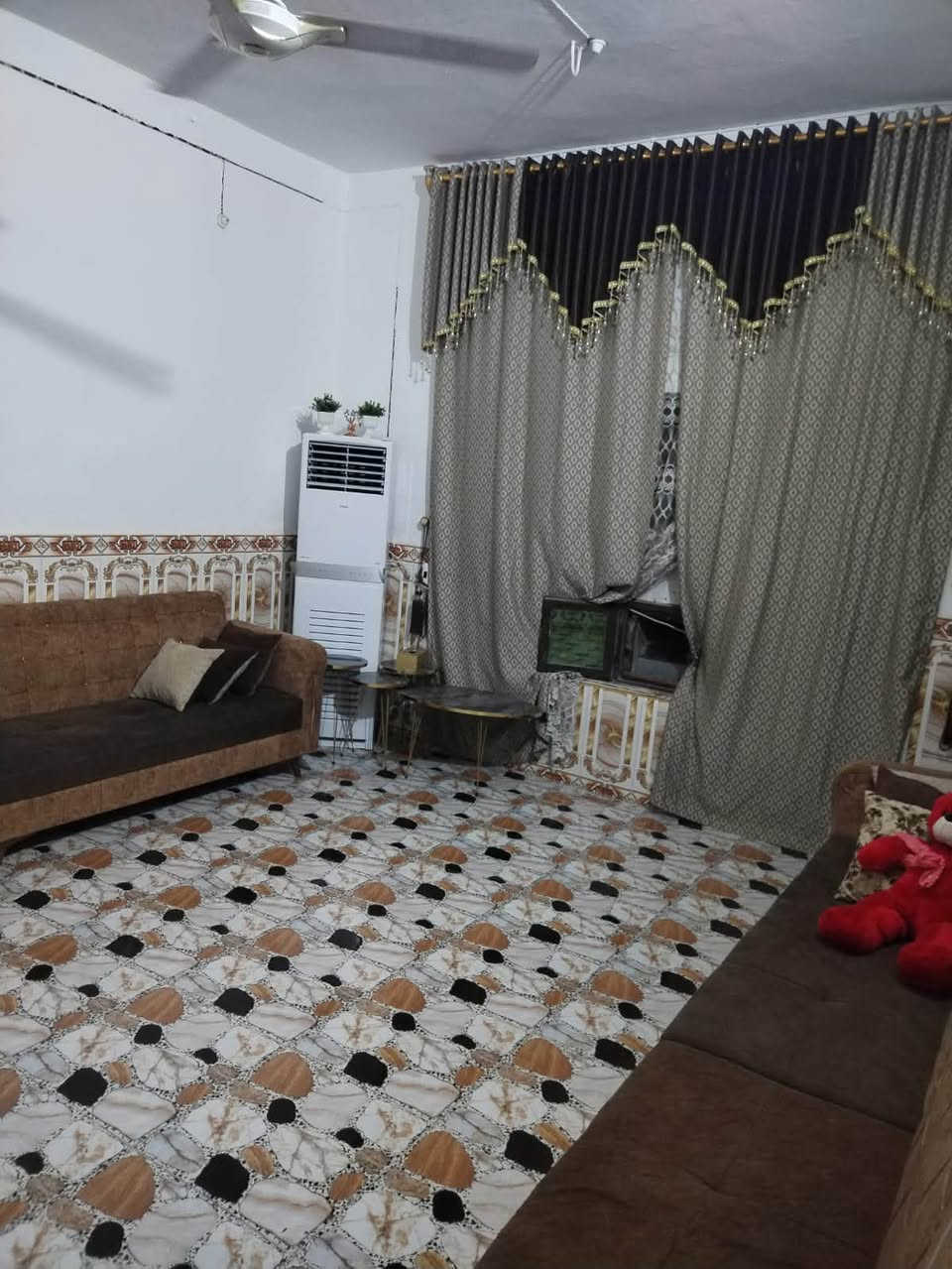 بلاش وبسعر75مليون فقط
دار طابقين مساحة150م طابو صرف 
اكسيرات قرب المدارس
بناء حديث ومرتب كلش حلو وموقعة ممتاز

هذا الدار معروض مكتب سما بلدروز للعقار شارع العلوة خلف مول اكسيرات
***********
