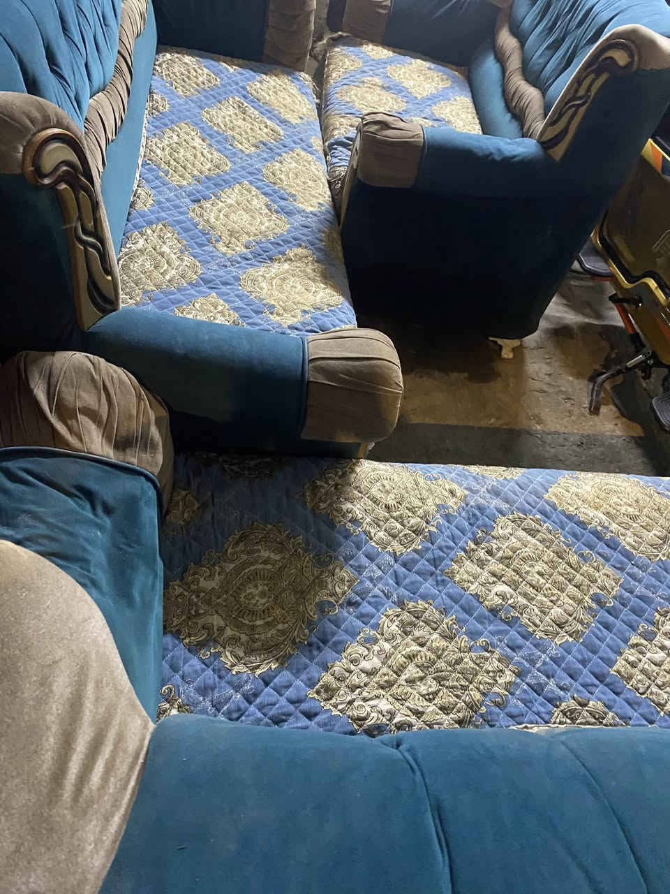 سلام عليكم تخم قنفات 5 قطع نضاف ب250 وبيهن مجال مكاني بصره قبله ***********
