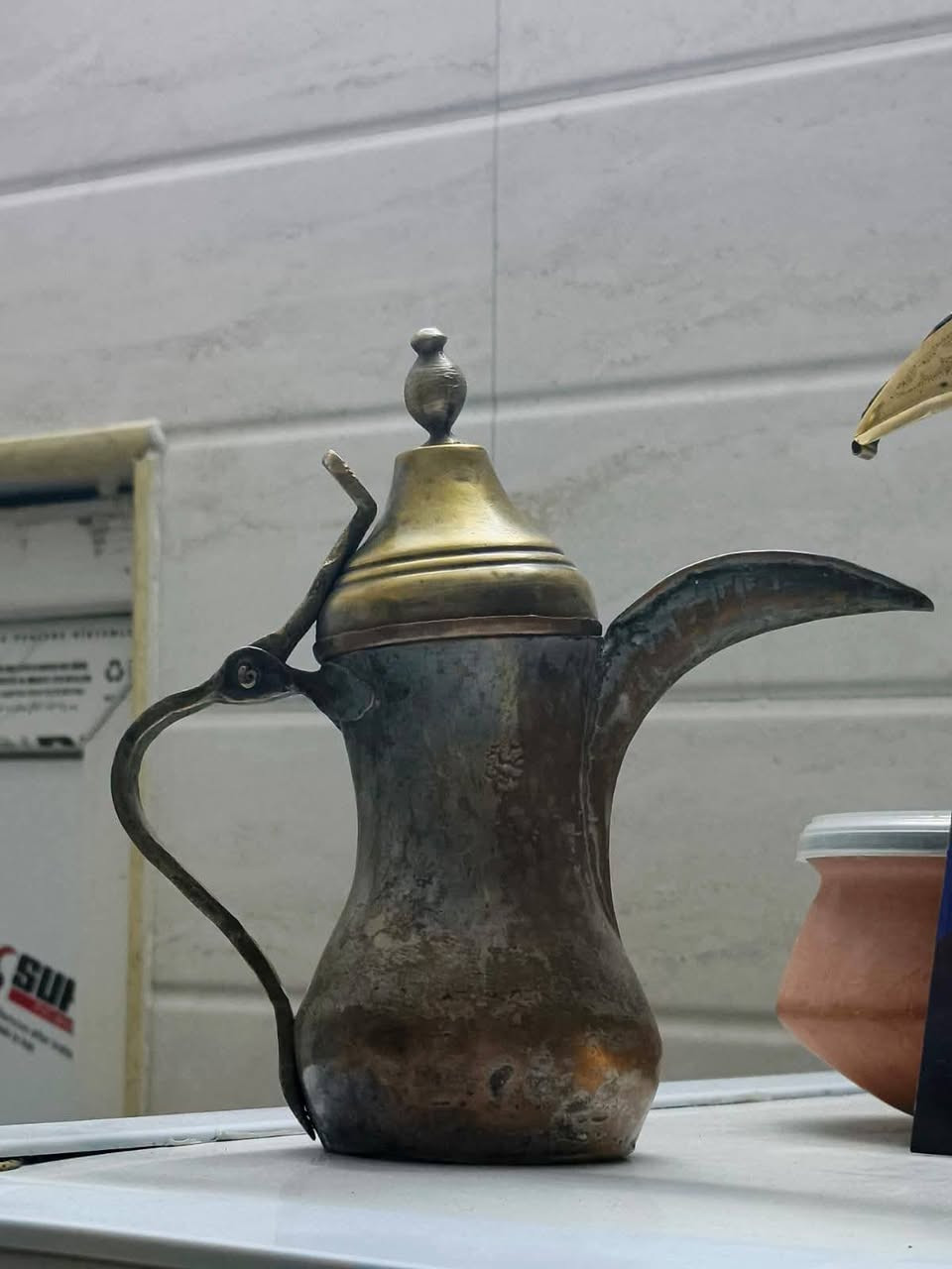 مساكم الله بالخير والبركه 🇮🇶🦋🇮🇶 مصب بغدادي قديم جدا مختوم (بغداد سيد صالح )(20)سنتم قياسه نظافه تامه وموضحه في الصور للاستفسار خاص او الاتصال على الرقم التالي (***********)اخوكم كرار الشيخ
