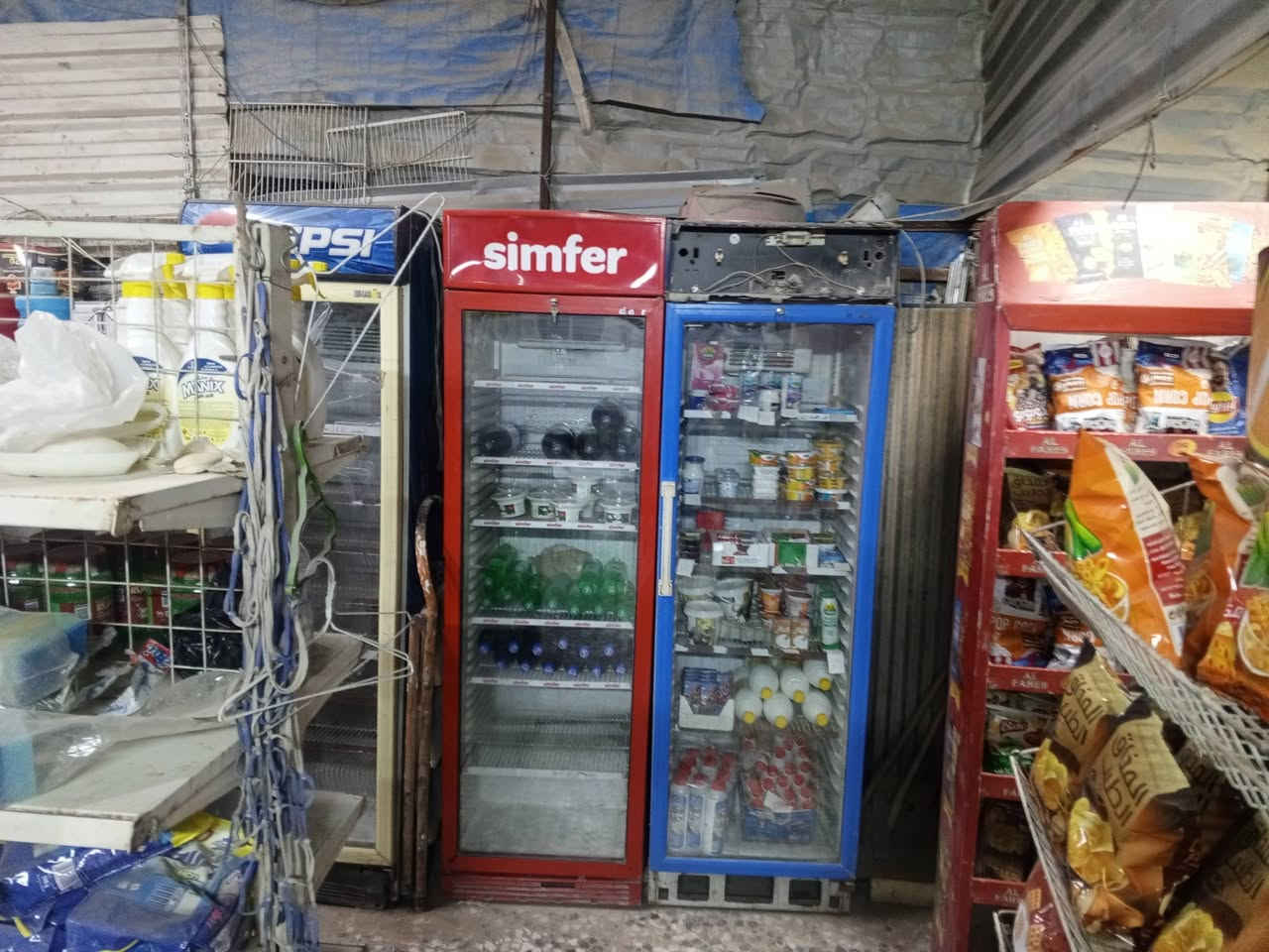 اسواق للبيع كامله
تحتوي ع سفينه واستانات مال رفوف
6 برادات عامودي 
3 مجمدات 
شاشه وكاميرات 
كنفيره 
العنوان الحريه السلام بضهر شارع المدارس مال ثانيه 
للاستفسار ***********
