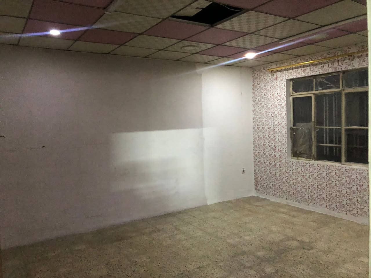 بيت 🏠 للبيع في حي البكر موقع مميز قرب مطعم بيت جدي شارع 20 
بناء قديم مرتب صالح للسكن سند طابو الزهور شرط التحويل 
مساحه البيت 450 متر واجها 16 متر 
يحتوي البيت ع استقبال وهول و3غرف نوم 🛌 ومطبخ ومخزن وصحيات ومناور وكراج سياره وحديقه 
ط2 هول و4غرف نوم 🛌 وصحيات ومناور وبلكون سطح منشر وسطح عالي 
تجاء البيت شروق 
للاستفسار عن سعر البيت الاتصال ع الرقم 
***********
***********
