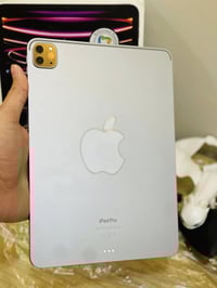 ايباد برو M2 ذاكره 256 ضمان ماستر جهاز كلش نضيف ومكفول ع فحص بطاريه 92...