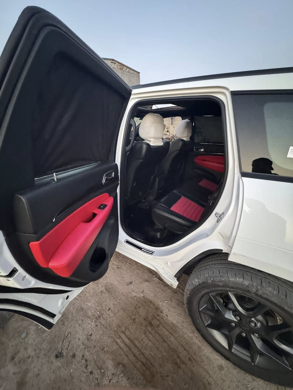 جيب 2019 خليجي وكالة هارلم
فول مواصفات داخل احمر واسود
مكانها البصرة الدير النشوة رقم بغداد نكليزي بأسمي 
فول فول مواصفات شاشة كبيرة لمس كاميرا
حساسات خلفيه  وجانبية
كشن كهربائي
 تحكمات ستيرن بلتوس اوكس
 كار بلي أوتو ستوب للتحذيرات تبيرد مركزي
  محرك 6 سلندر فورويل بارنوما 
حادثها امامي جاملغ وبدنه اليمين فقط
السعر 31,000يعني 3 شدات وعشر اوراق
 للتواصل واتساب ***********
