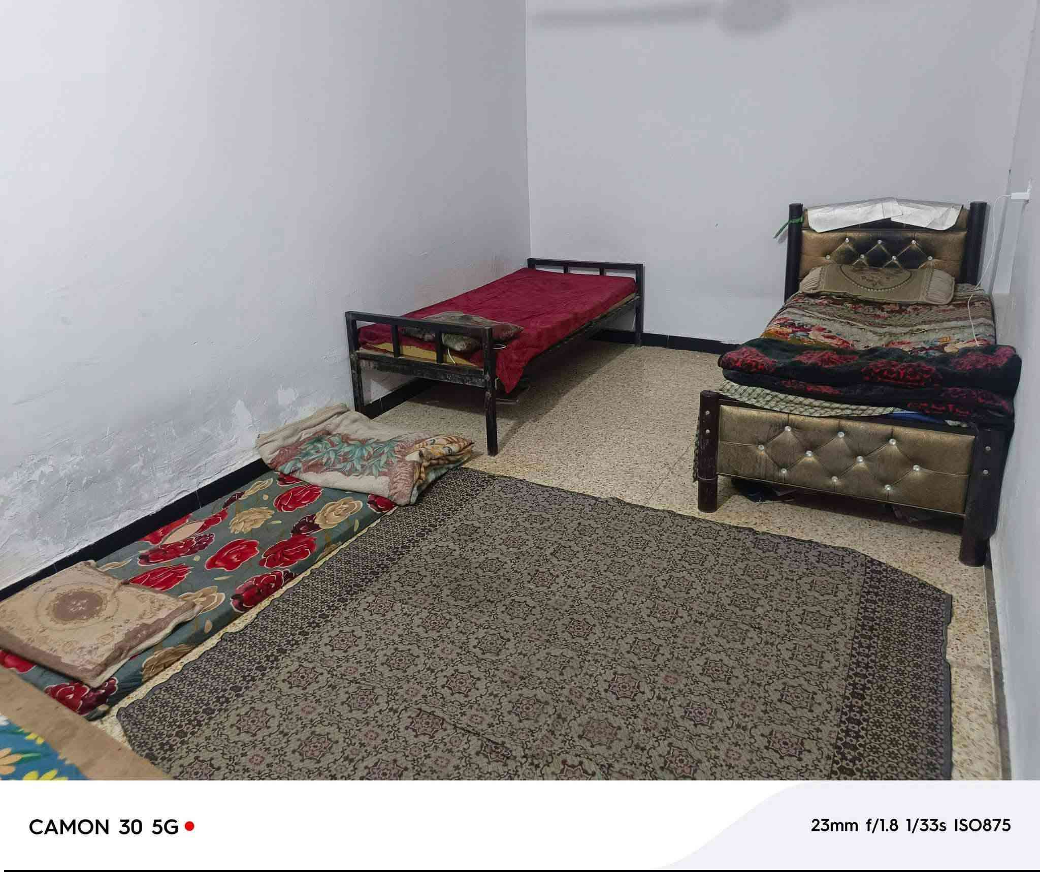 سلام عليكم دار للبيع مساحه 120متر طابو صرف مكون من طابقين الطابق الاول غرفتين وصاله وحمام ومطبخ وبراني  وهول الطابق الثاني 3غرف وصاله وحمام العنوان الديوانية الخصيمه  حي رفعت مقابل كازينو رعد للاستفسار يرجى الاتصال على هذه الرقم *********** السعر الخاص
