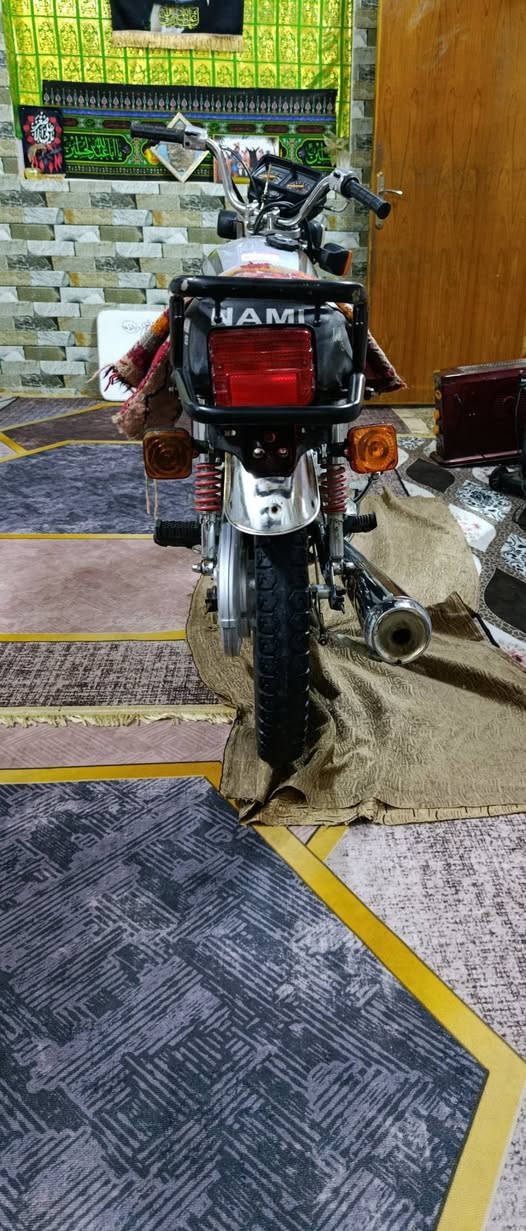 السلام عليكم للبيع دراجه اربعه كير 🏍️🏍️
اوراق اصولي 
موديل 16و المكينه 22
سعر ٧٠٠ وبيه مجال الطيبين 
مكاني نجف كوفه جمهوريه 
متوازي عل بيعته 
رقمي ***********
