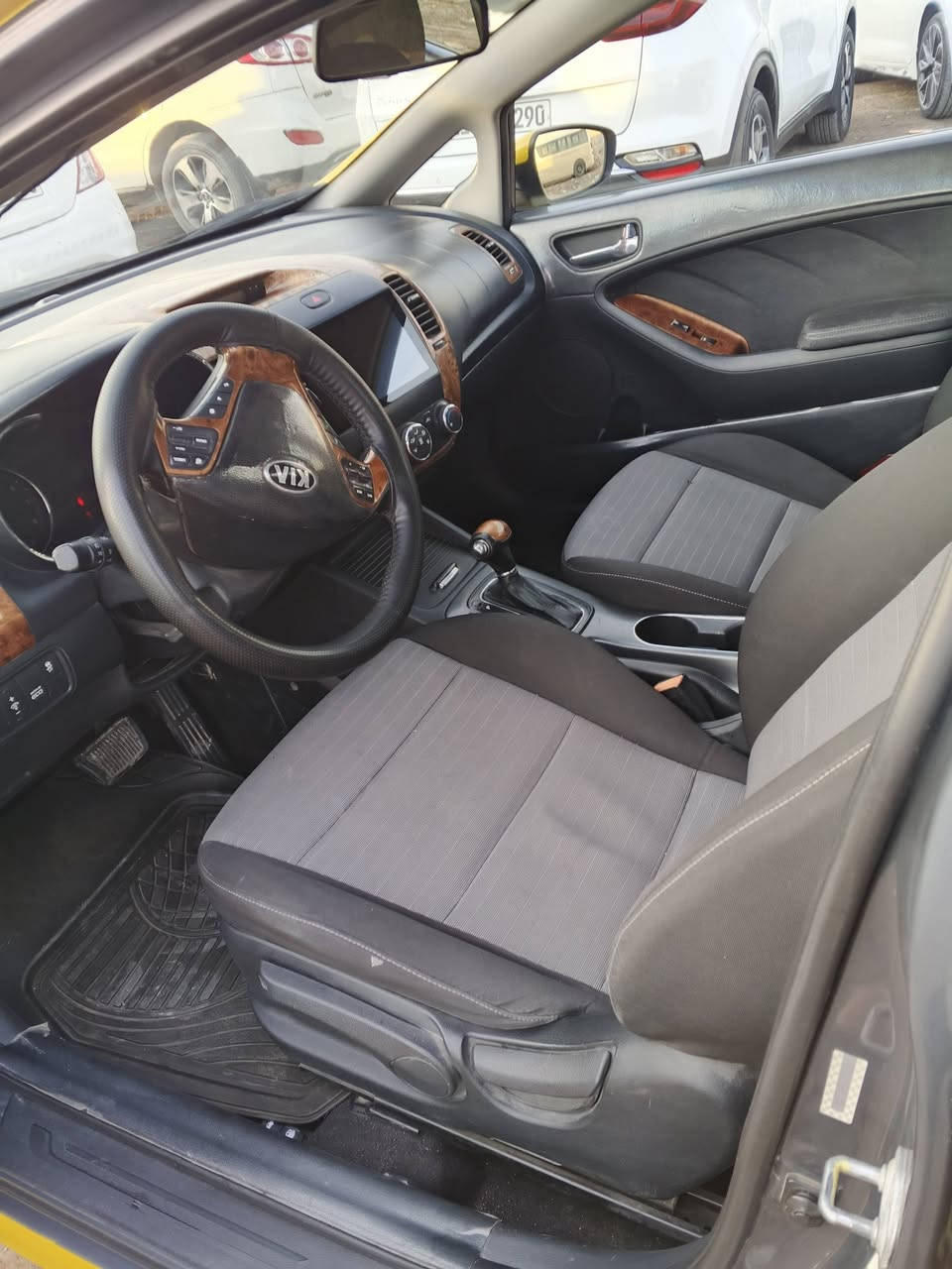 فورتي 2015, ماشيه 94حقيقي  حيل نضيفه ايبل واحد السياره بدون تبديل وداخل مريكي *********** السعر 15وبيه مجال طيب لكم
