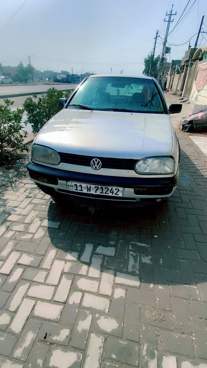 فولكس واغن  كولف  مديل 1996كير اوتو  محرك 1800 تبريد منضومة كاملة شغال ثلج  جام اوتو. 4 وسنتر لوك شغال  وداخلها حلو بلادي سيارة عل بلاد و احلا من صور وكلشي بيها شغال وجاهز للاخير رقم بغداد دولي بسمي شرط التحويل سعرها ٤٣ وبيها مجال قليل مكان السيارة بغداد مدينة الصدر الشراي يتصل ***********
