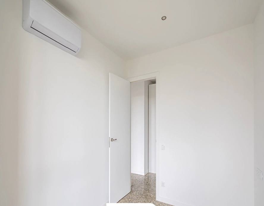 السلام عليكم خلفه طلس وصبغ اشتغل بل يوميه وعله متر 
الاستفسار ***********
