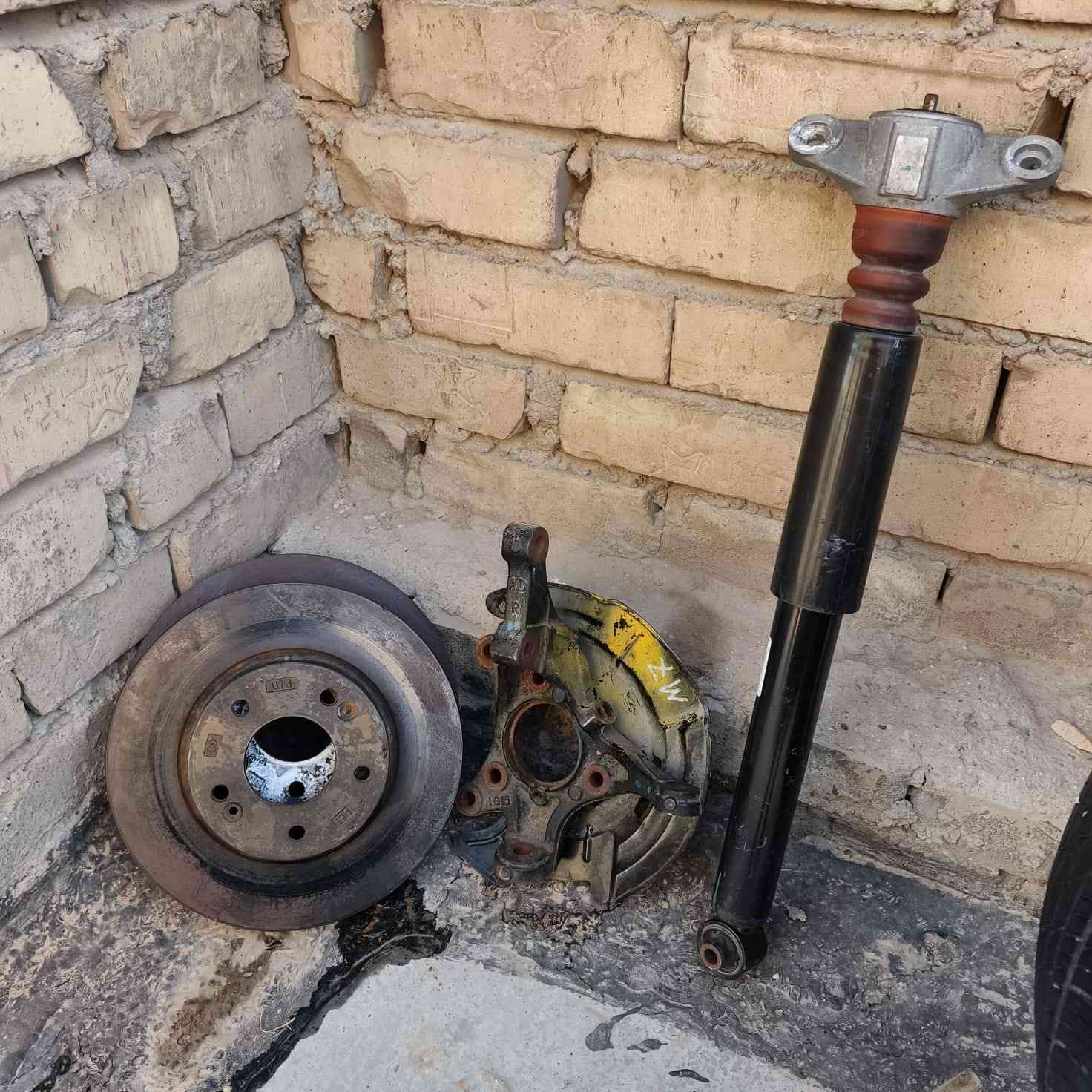 السلام عليكم 
تخم تاير حجم 18 40 225 كلش. نضيفات

زوج فلنجات  + سطابكسن دبل خلفي كامل مع القاعده 

ارضيات كامله جديده 
جميع الغراض مال كيا فورتي موديل 2023 
العنوان بغداد الشعله الاستفسار والتواصل واتساب 
***********
