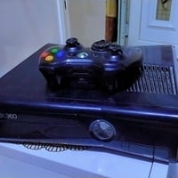 اكس بوكس للبيع نضيف كامل ملحقات وياه يده وحده  السعر 120  07705393235