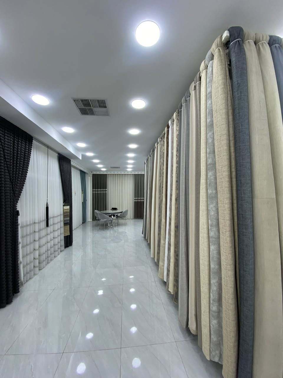 ✨🔥 عروض مميزة لأهل دهوك 🔥✨
إذا تبحث عن الفخامة والجودة بلمسة عصرية لبيتك أو مشروعك 👇

🏠 محلنا يوفر :

✔️ كافة أنواع الأقمشة الراقية  
✔️ خياطة و تركيب جميع أنواع الپردات بكافة تفاصيلها 
✔️ اقمشة و ستائر حديد دهوك بأحدث التصاميم  
✔️ خدمة سريعة و دقة عالية بالعمل  

💯 نغطي جميع مجمعات دهوك  

📍 الموقع: دهوك - شارع KRO - اقمشة و ستائر حديد  

📞 للتواصل : ***********  

✨ خلي بيتك أرقى بلمستنا ✨  
اتصل الآن و احجز طلبك
