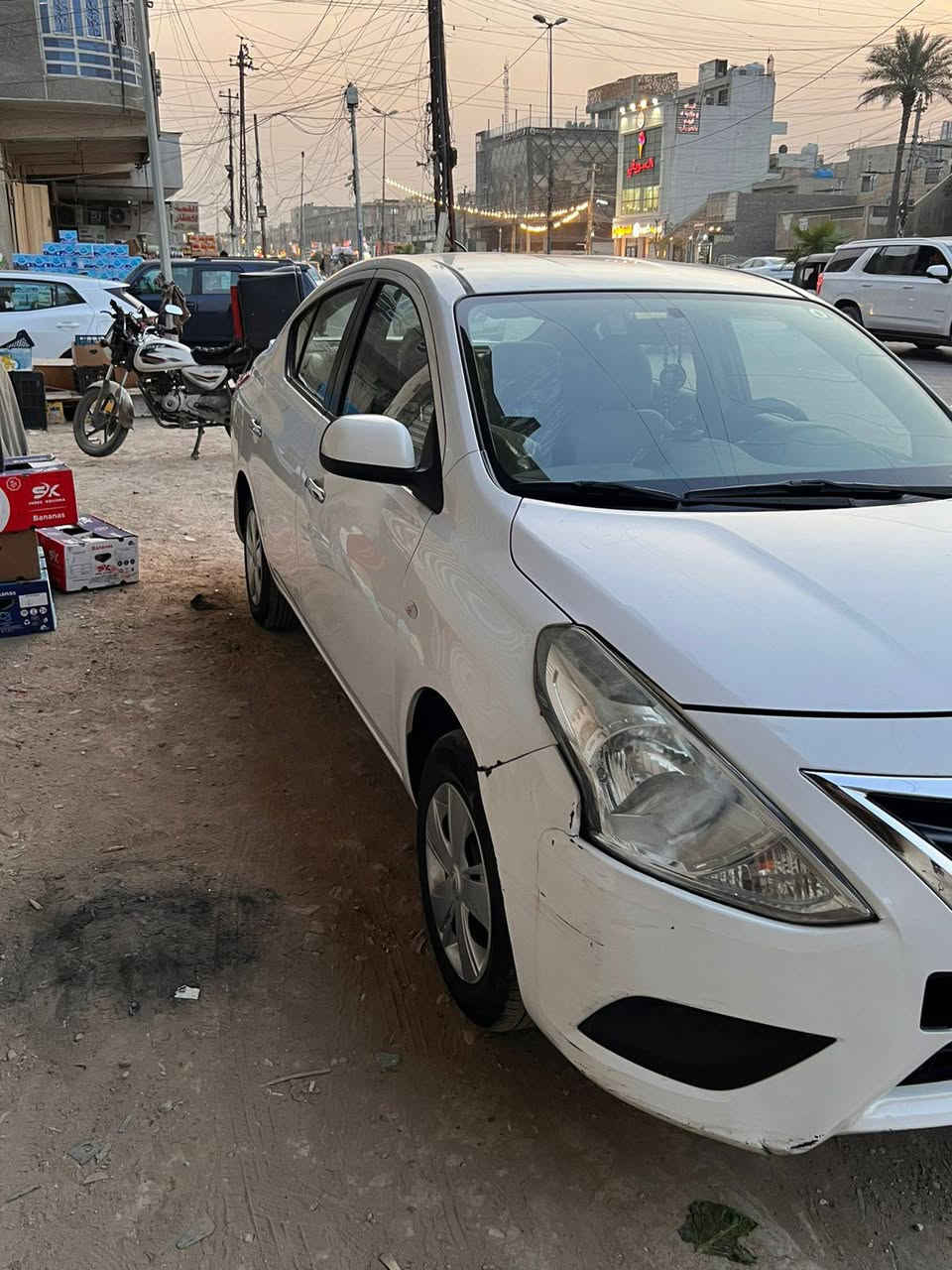 سلام عليكم سني موديل 20
ماشية 85 الف 
رقم بغداد بأسمي
 بيهه طخة ب دعاميه الامامية مثل موضح ب صور 
وبيهه بارد ب هلال الخلفي جوه قبغ البانزين 
عداهه مابيهه شي السيارة گير مكينة كفالة 
سعرهه 112 ورقة وبيهه مجال 
للتواصل ***********  مكلف بل نشر
