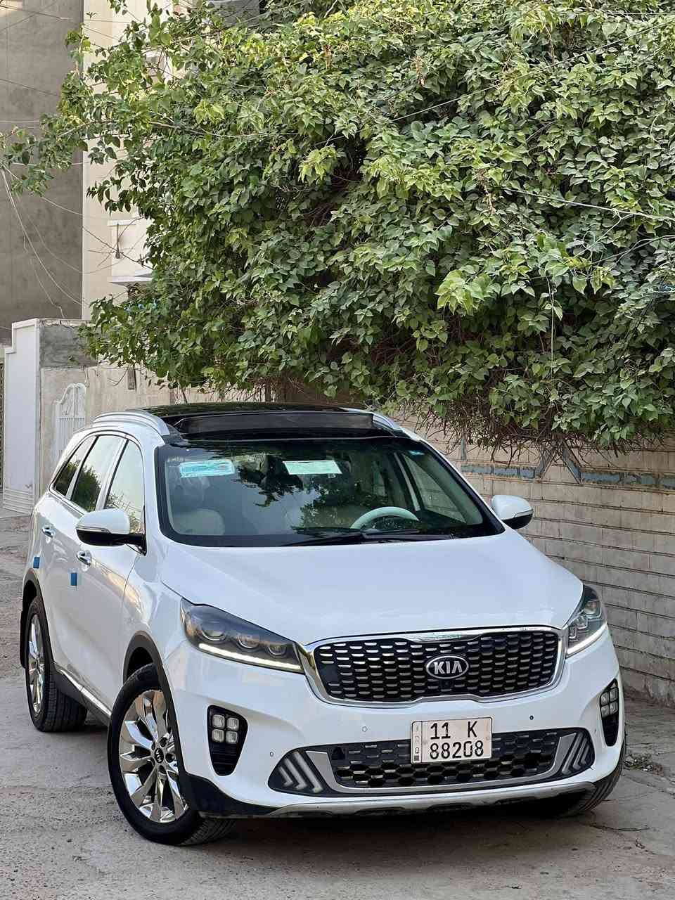 السلام عليكم 
سورنتو  2020 خليجي 3 عدسات رقم بغداد ب اسمي

السعر : 227 وبيه مجال 

اتصال :*********** مكاني بغداد

سياره بيها جاملغ وباب فقط و بدون دواخل

مواصفات السيارة معروفه 
ماشيه : 77 Km 
محرك 6 سلندر 
بانوراما 
•بصمه
•شاحن وايرليس
•شاشه كبيره بلاديه 
كشنات جلد 
.نظام car play& Android
•حساس امامي خلفي 
•3قطع تبريد
•لد امامي مع تشغيل
•كروس سرعة
•سبعه راكب
•ويل كب كروم
•بصمه تشغيل وابواب 
•مري شفط واشاره بالمري 
•كاميرا دواره
•بردات بلاديه 
•فول تحكم استرن 
•اربع انظمه قياده  Sport  ،eco ،comfort   ،smart
