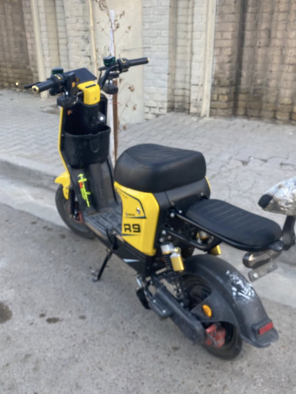 دراجه شحن r9 2026
ديجي خارجي 
ملف ابلادي
بطاريات وينلي ١٦ امبير
عقل ابلادي
بس تاير خلفي رايدله تبديل كل يومين تنفخه 
تواصل ***********
