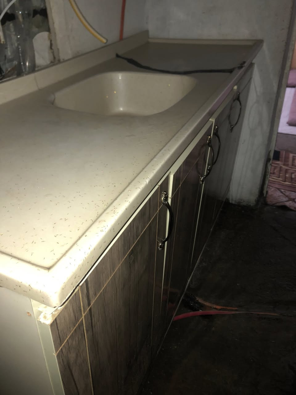 كاونتر للبيع جديد طول ٢متر والسنك ١ونص مامستعمل شي قليل مابي اي شي  فقط السنك مفطور  مامأثر شي مايندي مي السعر ٤٥٠ الف بي مجال الاستفسار ***********
