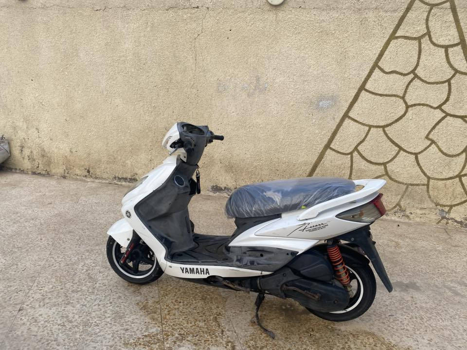 السلام عليكم دراجه سكنس فحل كابريتر للبيع السعر 850 وبيه مجال قليل  لادراجه جديده مال رنمبه المكان الشعب رقم هاتف ***********
