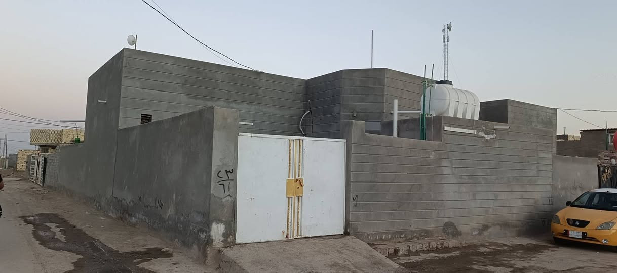 السلام عليكم بيت للبيع خلف عمارات الزيتون المساحه 220يحتوي عله غرف ثنين وستقبال صحيات داخل وخارج بناء طابوك وبلوك بيت جديد السعر اتصل ***********
