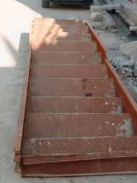 درج حديد ما مستخدم بس صارله فتره قليله متروك حديد اصلي ثقيل قيم وأخذ ع...