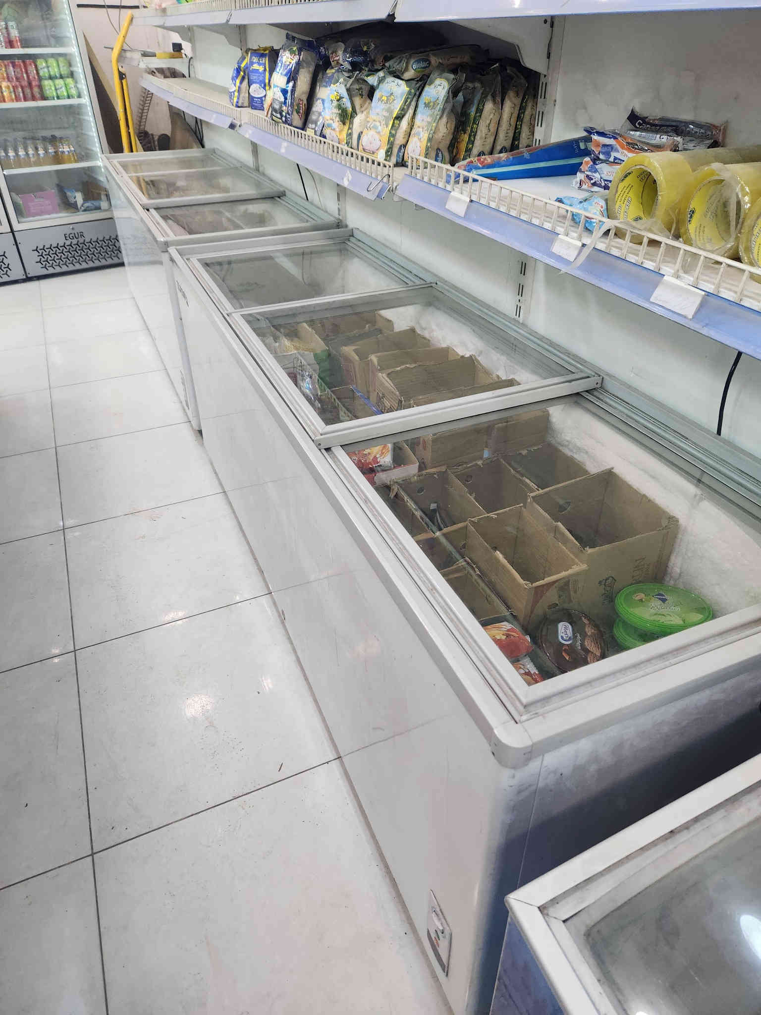 السلام عليكم رفوف اسواق ومجمدات عدد ٢  للبيع الموقع كربلاء الاستفسار الاتصال واتس اب او مباشر  ***********
