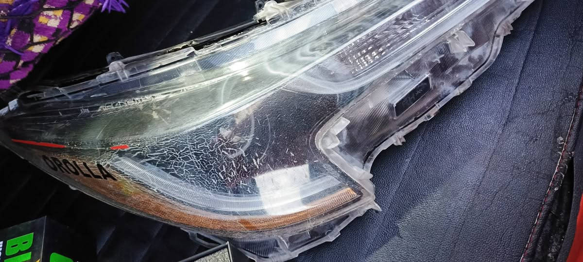 السلام عليكم.. عدسات للبيع وحده بلادي شغاله نقصه بس بوابه 2 تجاري شغاله كورله2021
ولايت كامل شغال بس الجامه موهلكد
سعرهن 85 
***********
