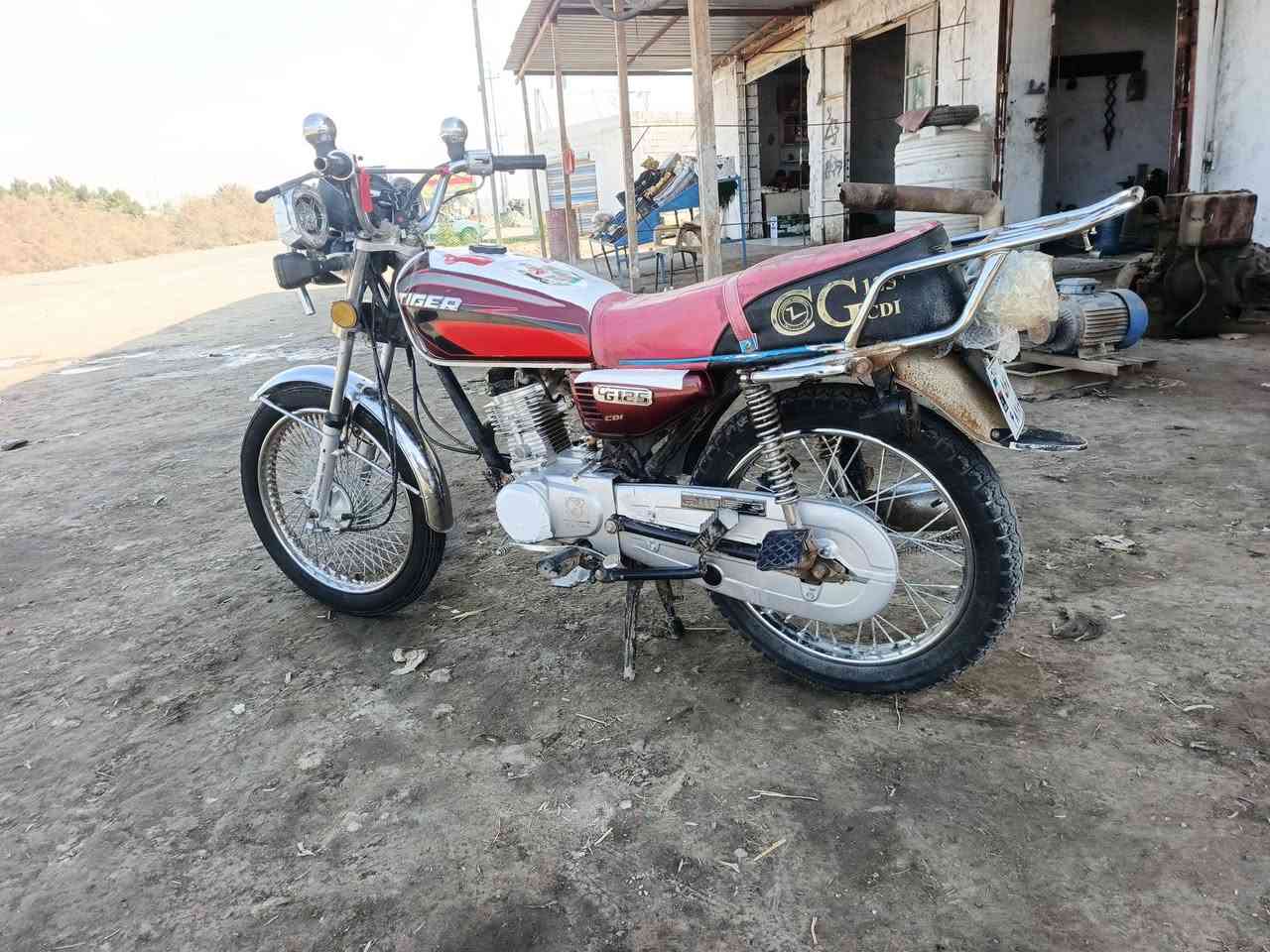 السلام عليكم دراجه تايجر للبيع اوراق كامله 2021 مقفوله كفاله عامه كلها شغاله محركه تخم تاير جديد دراجه مال جنايه السعر ب 400 وبيها مجال مكاني بالحمزه الغربي والاستفسار على هذا الرقم‏‪***********‬‏
