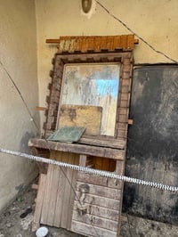 طقم حلاقة كامل • ميز حلاقة ٢ • كراسي خشب طبيعي