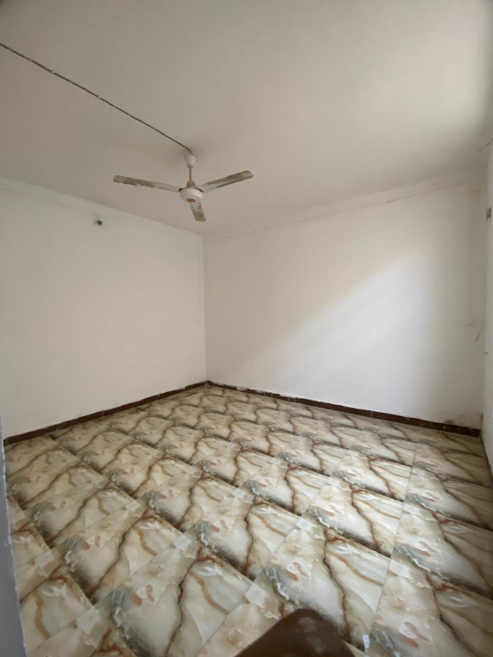 بيت للايجار طابقين 
العنوان بصف جامع انوار الكعبة 
الرقم : ***********
