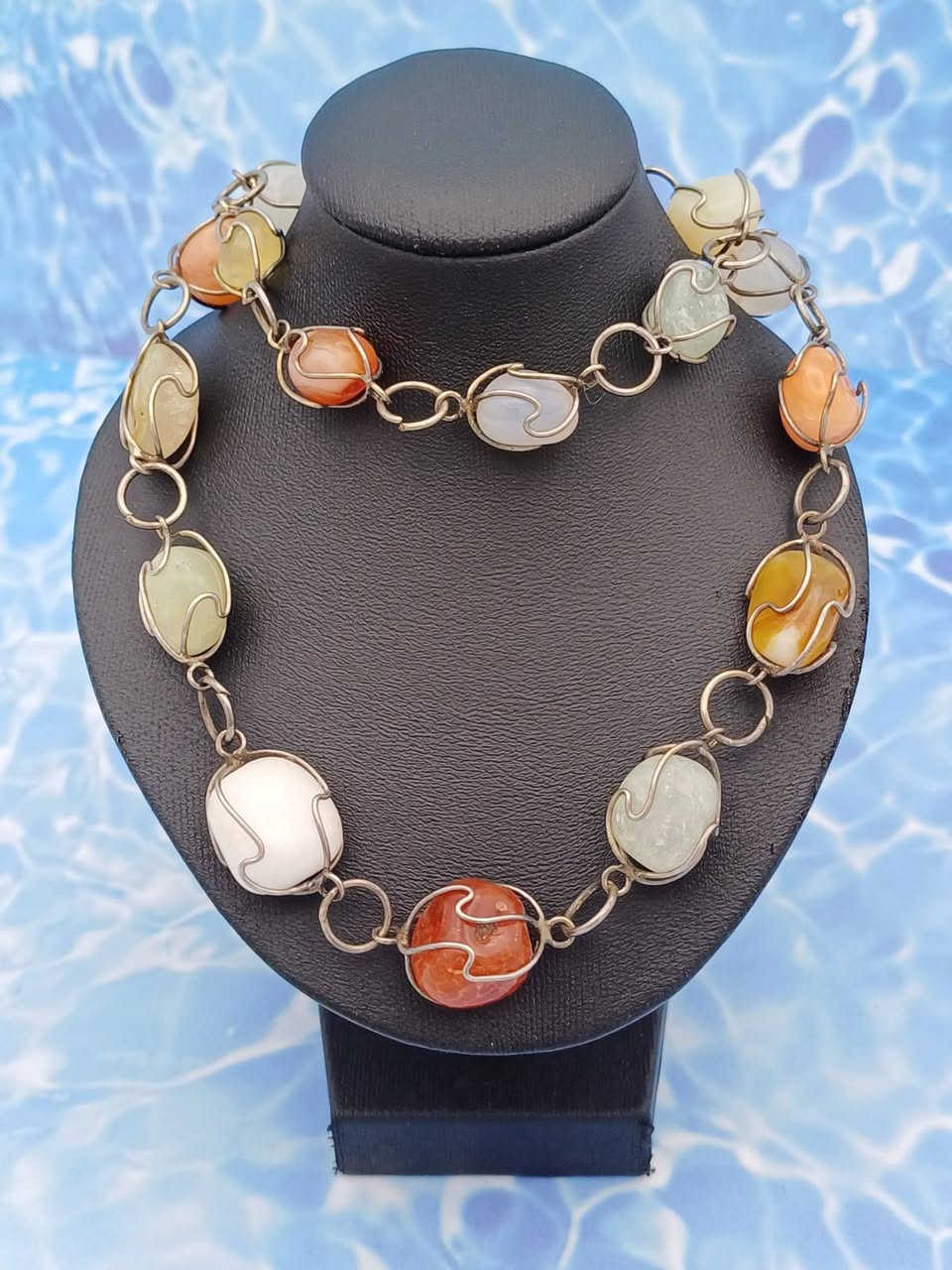 للبيع كلاده احجار كريمه صياغه سعوديه عندي 3 قطع الشراي يجي خاص او ينتصل عله هاذا رقم ***********
