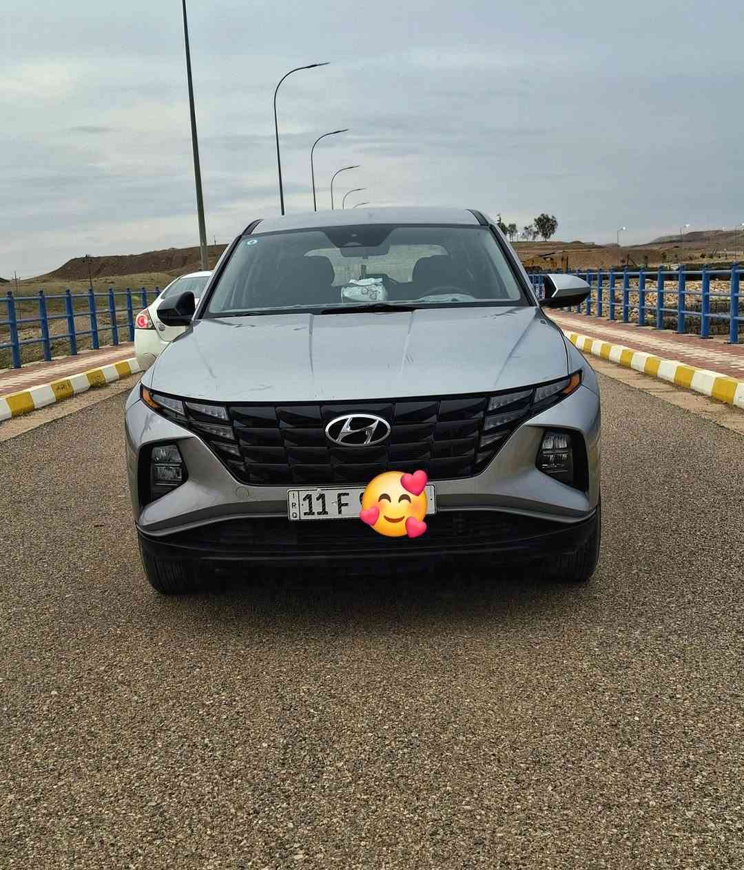 السلام عليكم للبيع توسان امريكي موديل 24 رقم بغداد بأسمي ماشيه 12 الف مابيه تبديل فقط صبغ جاملغ السايق شواصي والدواخل مكفوله مكاني بالحله مركز.. اذا مراوس بأقل منه عادي السعر 175 الشراي يتصل ***********
