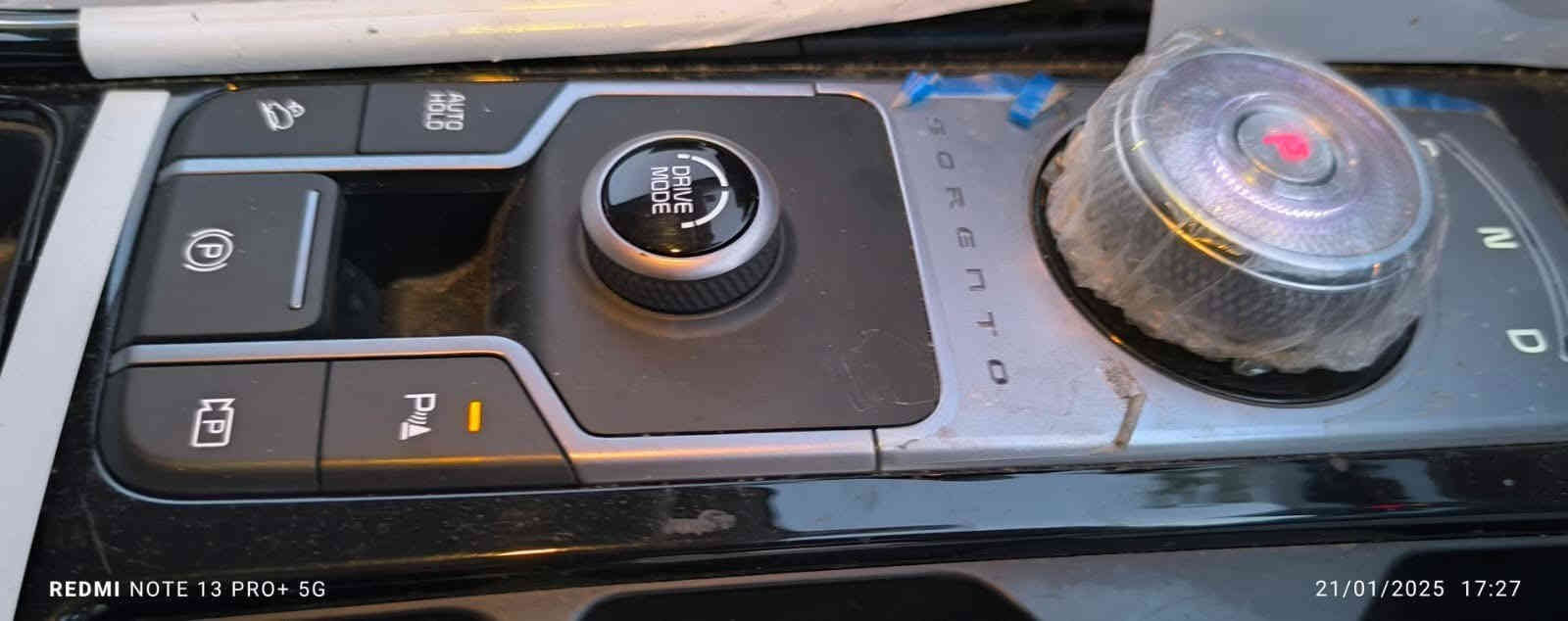 السلام عليكم 
للبيع فقط سورنتو موديل 2024
ماشية 18000 k
مكفولة السيارة من الصبغ والحادث
داتا شو 
بانوراما 
تبريد 3 قطع 
ومواصفات بعد ماعرفها كل الصور كدامك
سيارة مال بيت جديدة بعدها 
رايدها ب33:500$ قفل 
مكان سيارة بغداد الكرادة وهذا رقمي 
***********
