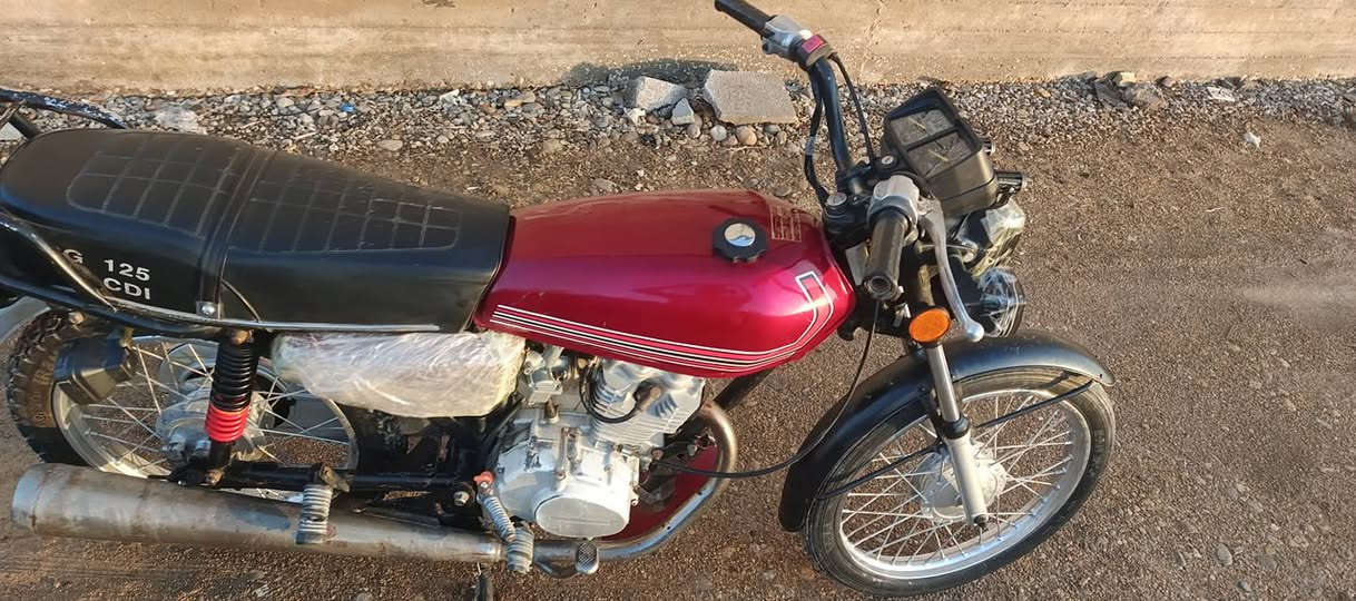 السلام عليكم دراجه للبيع نامه موديل 11 شاصي ومكينه 11 معمره كله جديد مكينه ما مفتوح بيها برغي الله شاهد اوراق صولي 5اوراق وماشين بمكاتبه الترقيم السعر خاص رقم الهاتف *********** العنوان واسط دبوني
