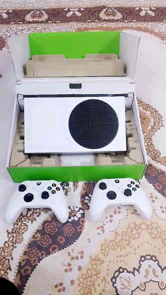 سيريس اس جهاز استخدام قليل جدا +يده الاصليه مالته +يده إكس بوكس وان الاصليه شغالات بدون اي تقطيع . وجهاز مكفول من كلشي تجي بعينك وشوف . مكاني بغداد الشعب رقمي . ***********متواجد فيس وتساب
سعره 325 . قفل
