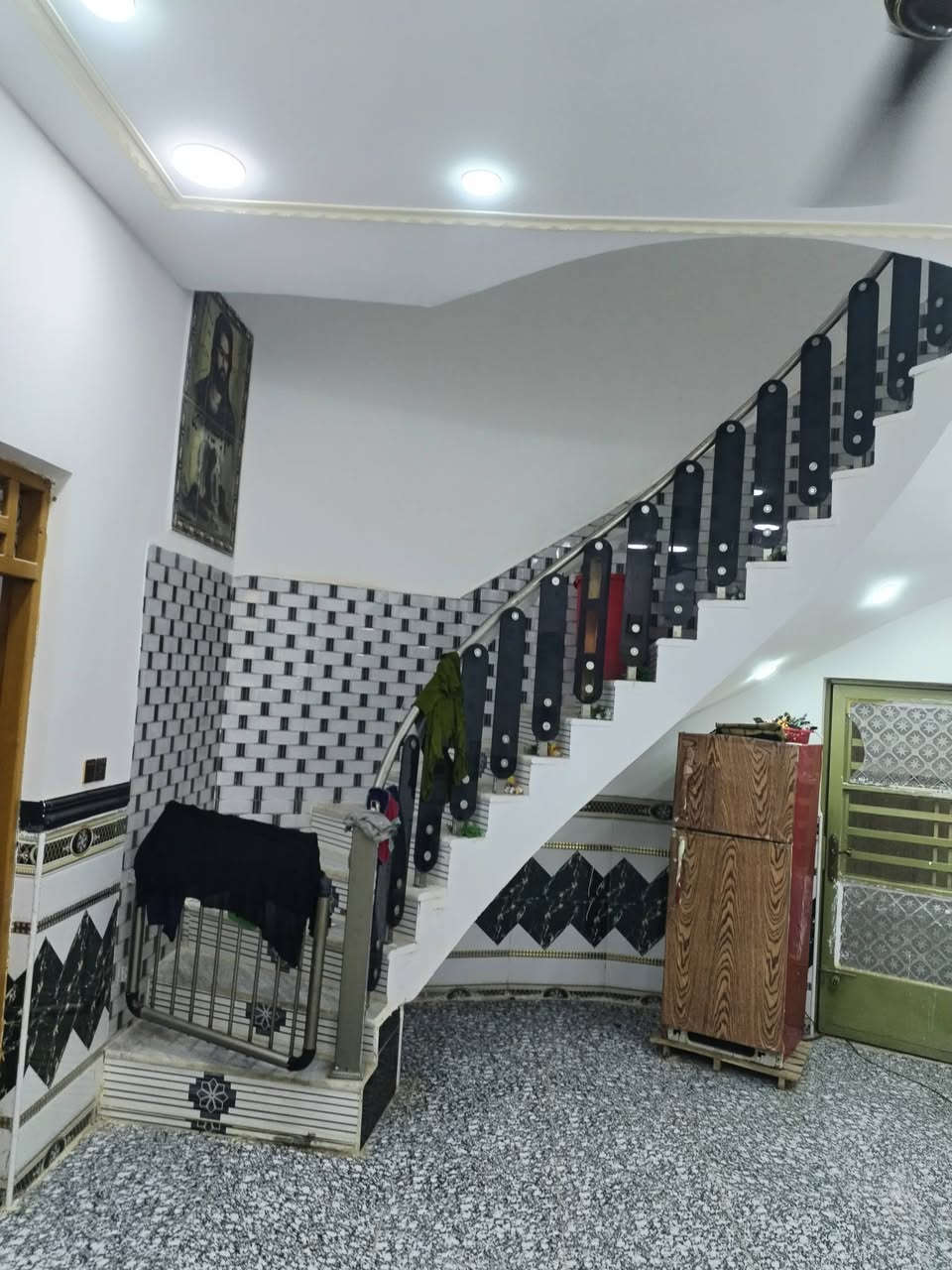 :
🏠 بيت للبيع - نهاوند الرابعة
​منزل مميز بمساحة جيدة وتفاصيل بناء متنوعة، جاهز للمعاينة.
​التفاصيل الأساسية:
​الموقع: نهاوند، الرابعة.
​المساحة الكلية: 200 متر مربع.
​تفاصيل البناء:
​الطابق الأول (الأرضي): بناء بلوك.
​الطابق الثاني: بناء طابوك.
​📞 للاستفسار والتواصل
​للمزيد من المعلومات أو لتحديد موعد لزيارة البيت، يرجى الاتصال على الرقم التالي:
​***********
